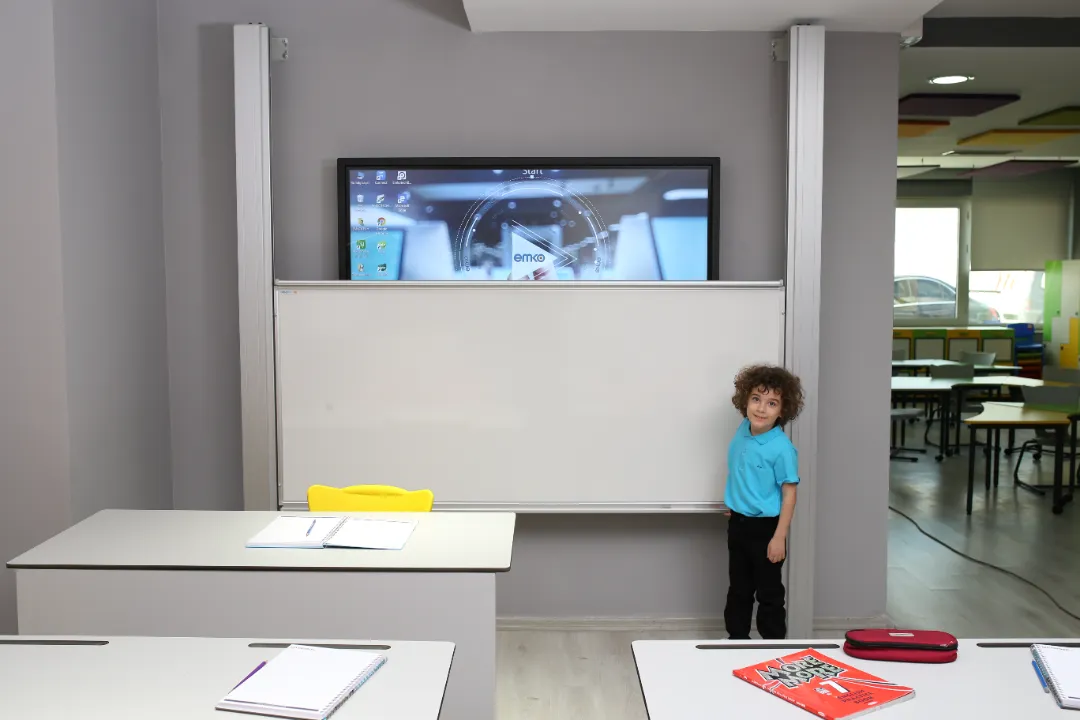 Vertikali slankiojančių lentų sistema - Pikade School