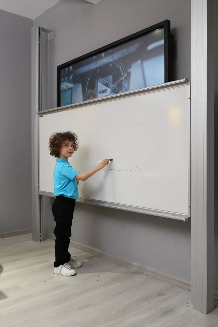 Vertikali slankiojančių lentų sistema - Pikade School