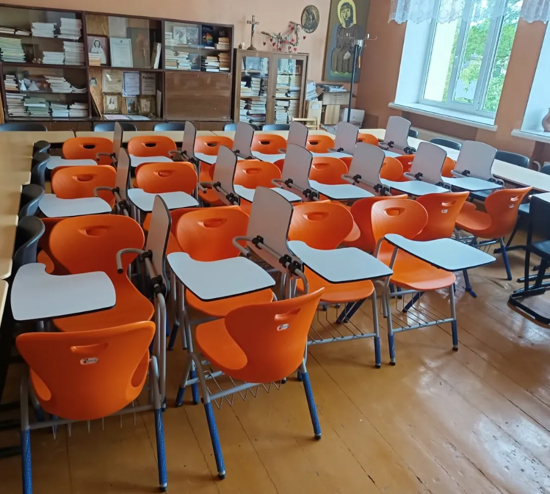 Kėdė su atlenkiamu staliuku FELISA - Pikade School