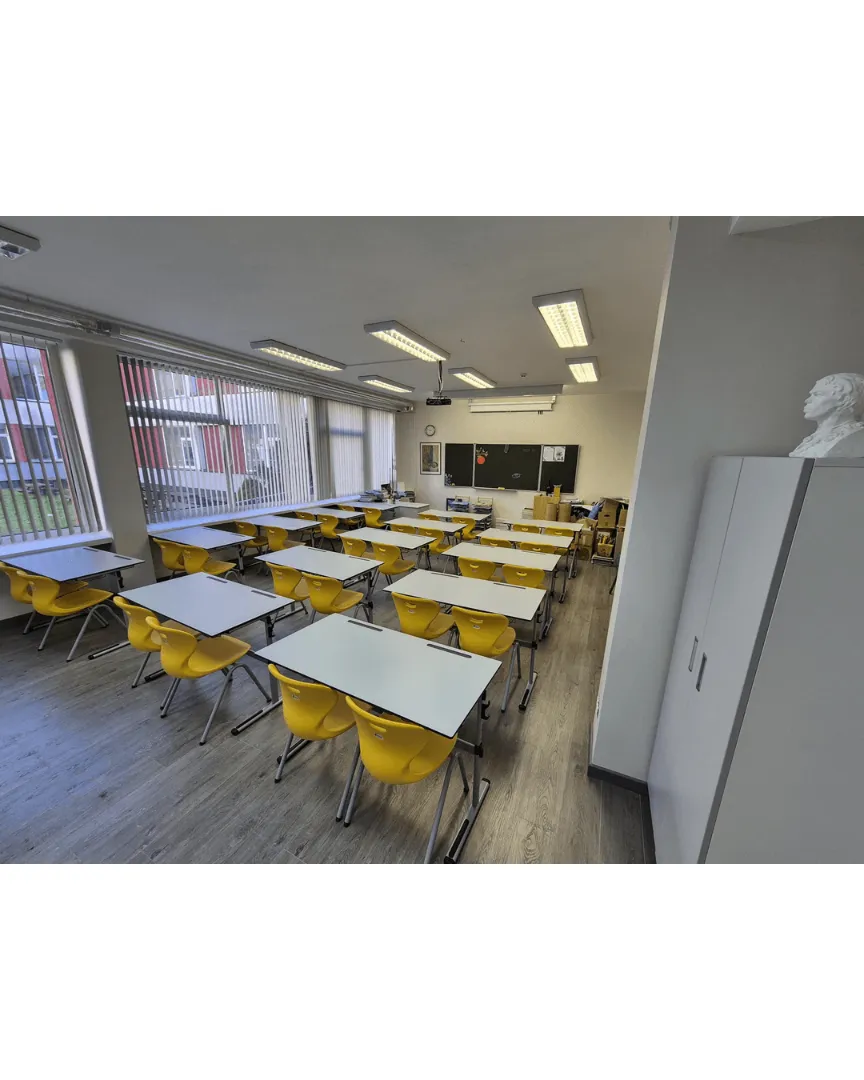 Reguliuojamo aukščio dvivietis stalas ATLANTIK - Pikade School
