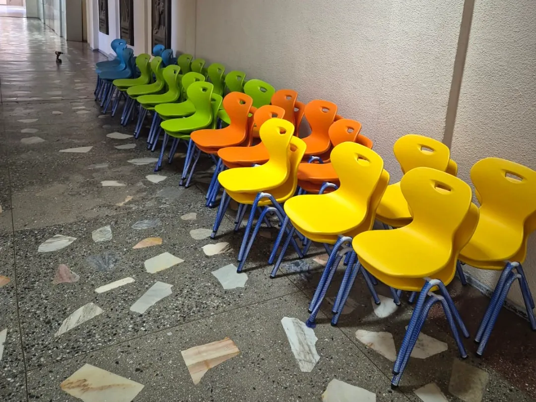 V formos kėdė FELISA - Pikade School