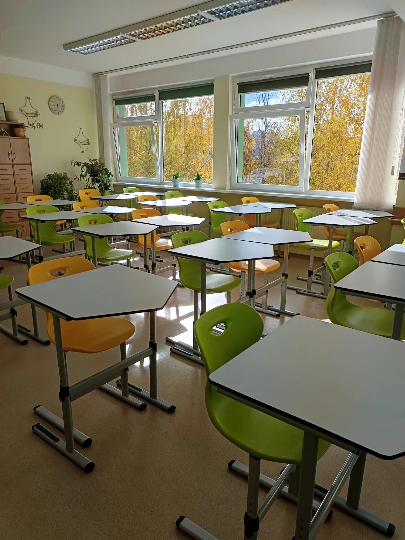 Modulinis reguliuojamo aukščio stalas PENTAGON - Pikade School | Pikade Baltics